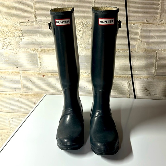 Tall Hunter Rain Boots. - Picture 1 of 12